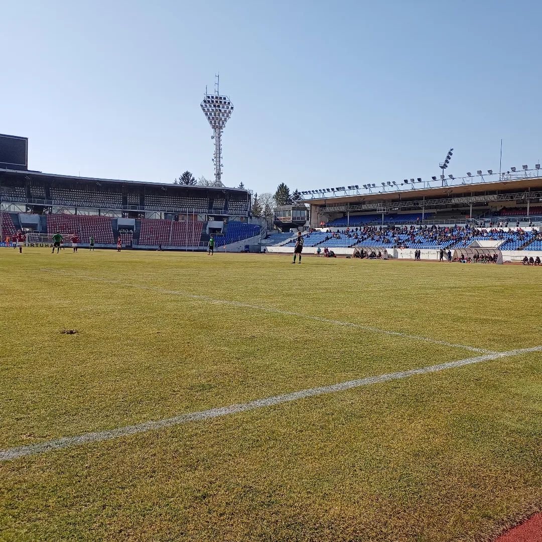 Počasí jak ze žurnálu (vítr bereme už jako takovej strahovskej kolorit), jen ten fotbal je zatím nějakej divnej ? #acsparta #fnliga #strahov #spartaforever